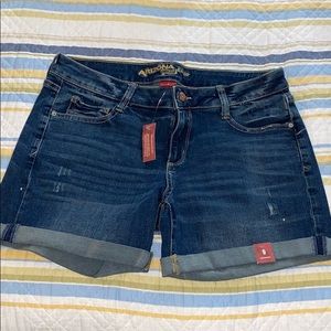 Jean short with little distress